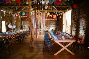 Wesele w stodole w Dyrkowie, dekoracje ślubne kolorowe