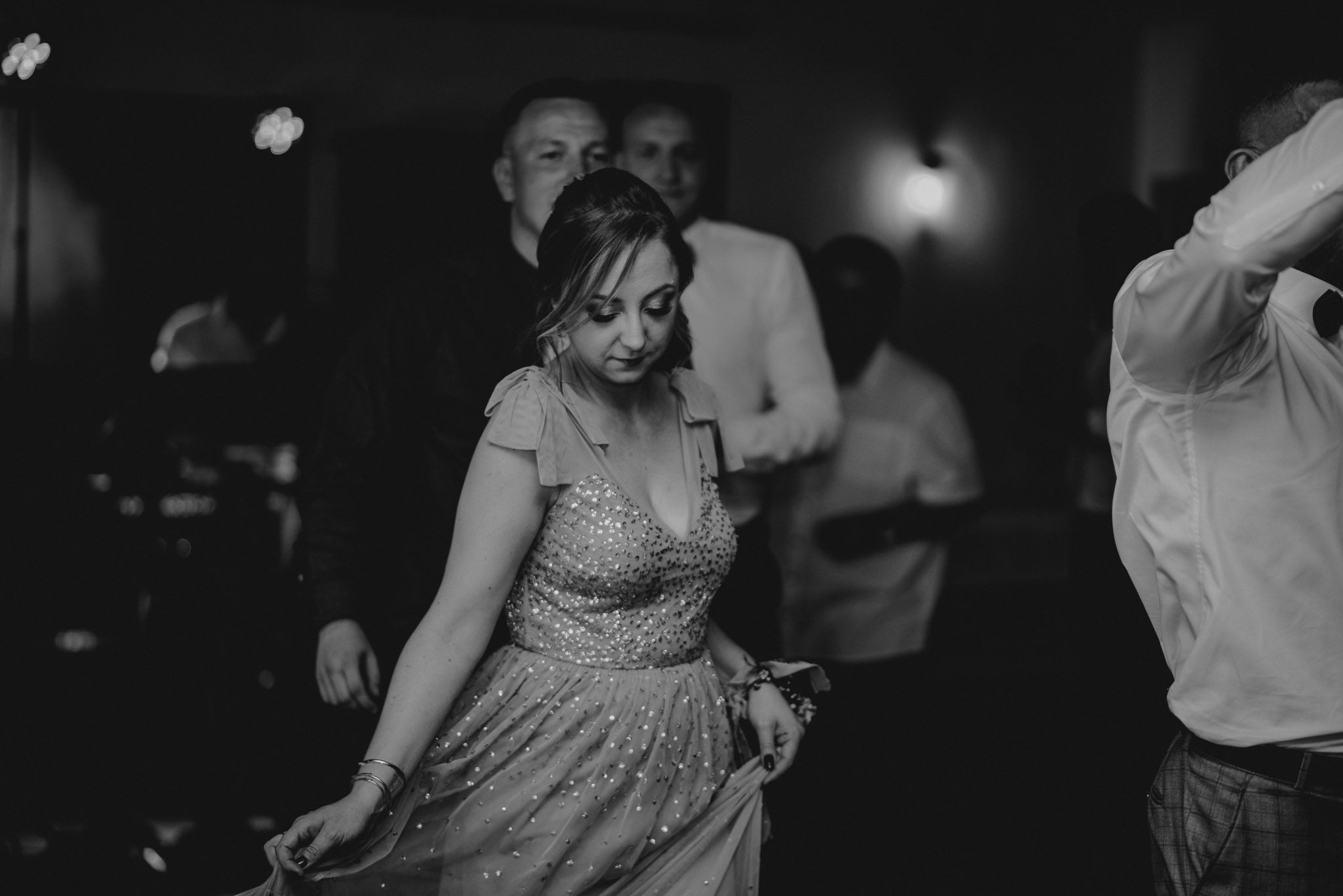 Świadkowa tańczy na weselu - ślub w Biskupicach, Siedem Drzew