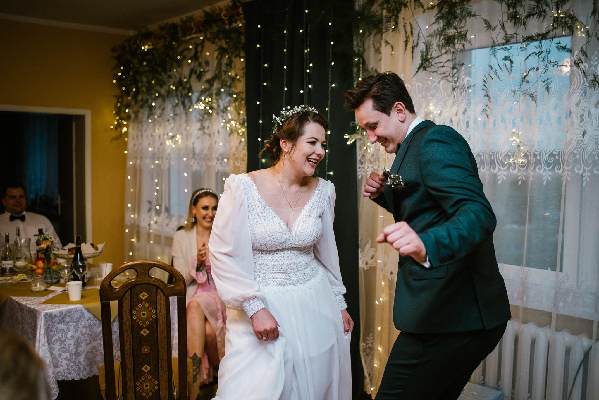 Pierwszy taniec podczas przyjęcia weselnego -sesja ślubna reportaż Żuczki Inowrocław